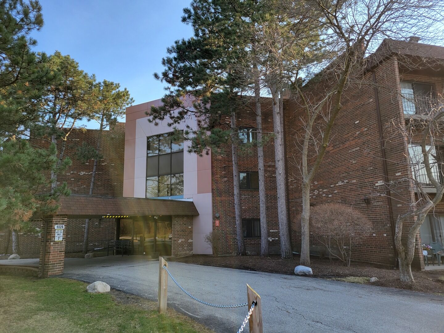 Property Photo: 1026 Castilian Court 204 IL 60025