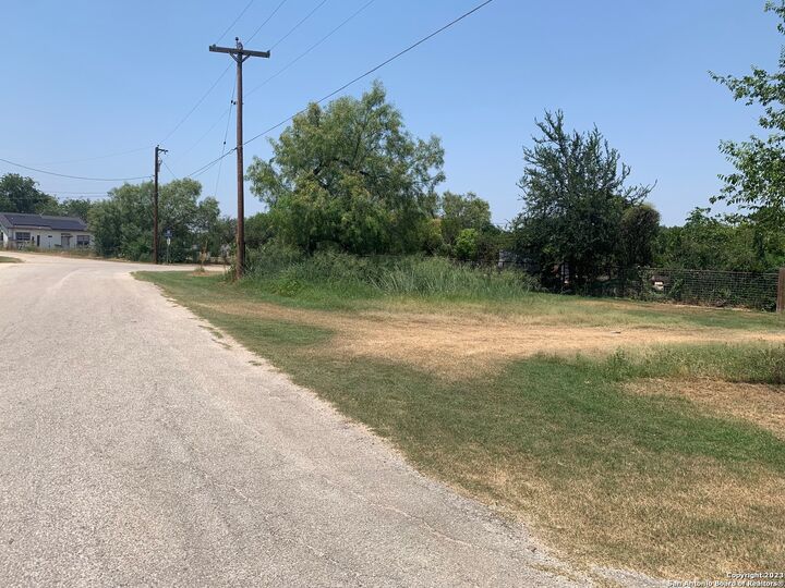 19750 E 5th St  Somerset TX 78069 photo