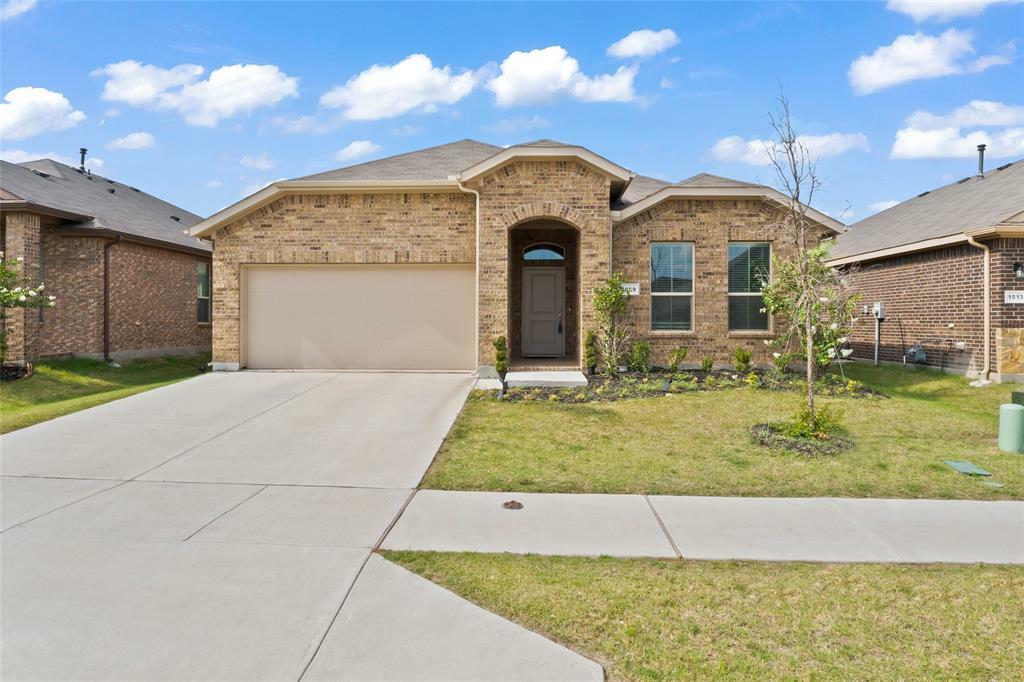 Property Photo:  1009 Gillespie Drive  TX 76247 