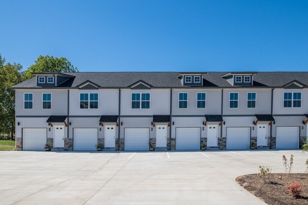 Property Photo:  220 Drayton Drive G  TN 37042 