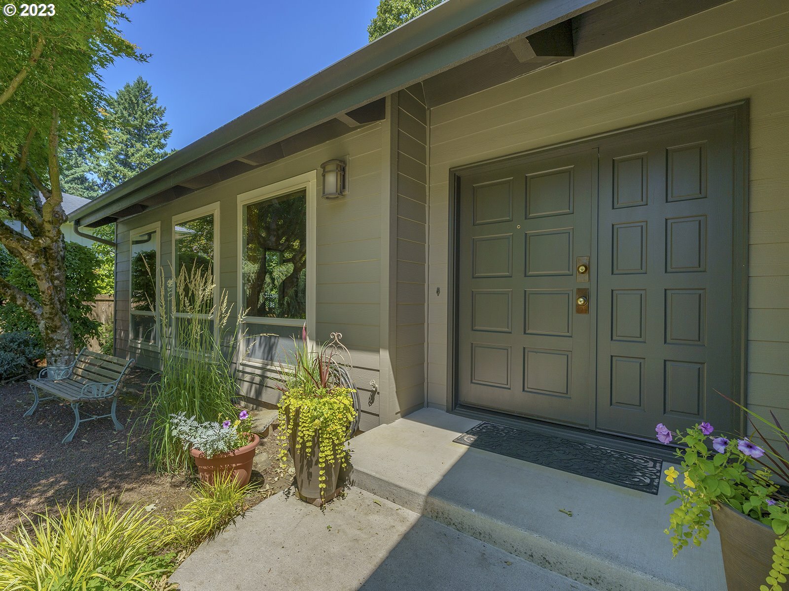 Property Photo: 14621 NE Weidler St OR 97230