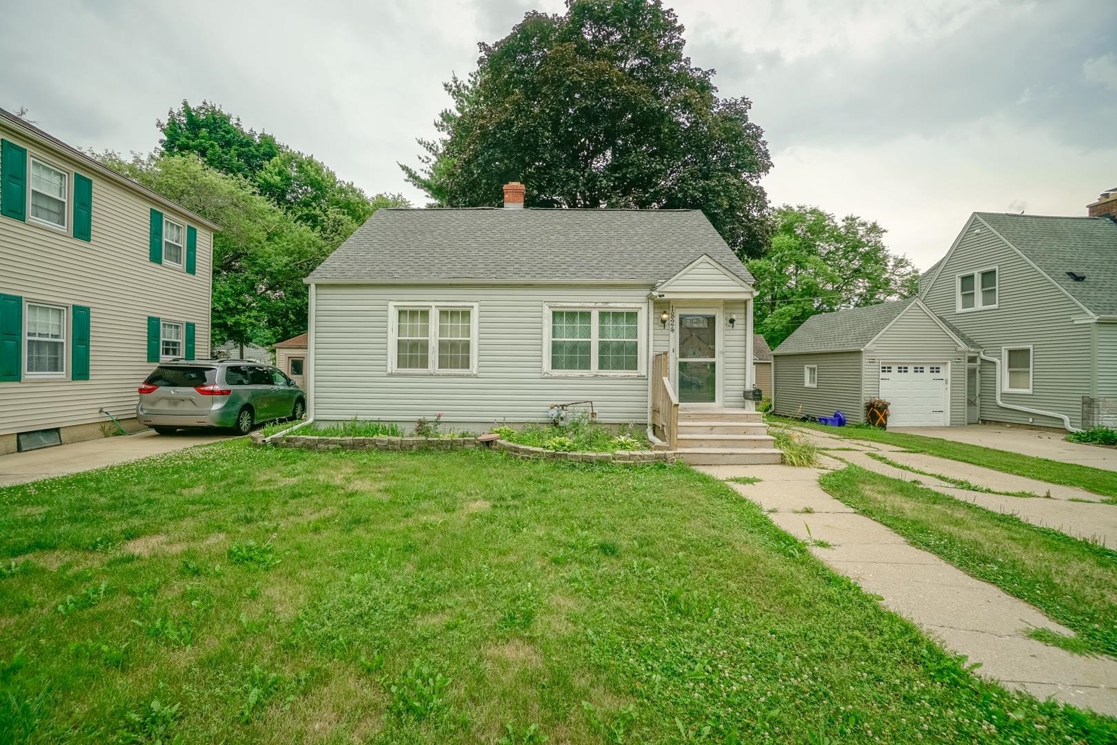 Property Photo:  1824 East Gate Parkway  IL 61108 