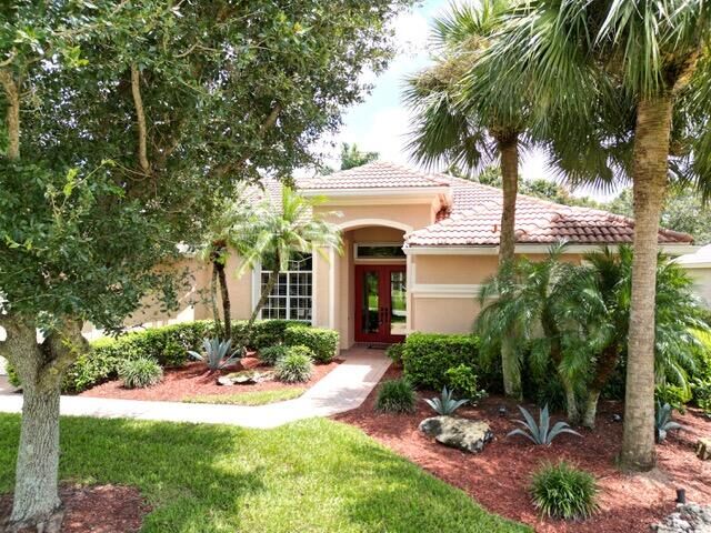 Property Photo:  821 SW Blue Stem Way  FL 34997 
