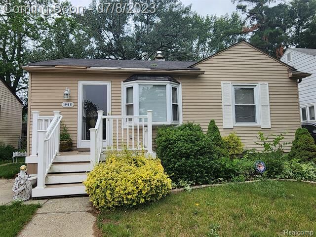 Property Photo: 19411 Poinciana Street MI 48240