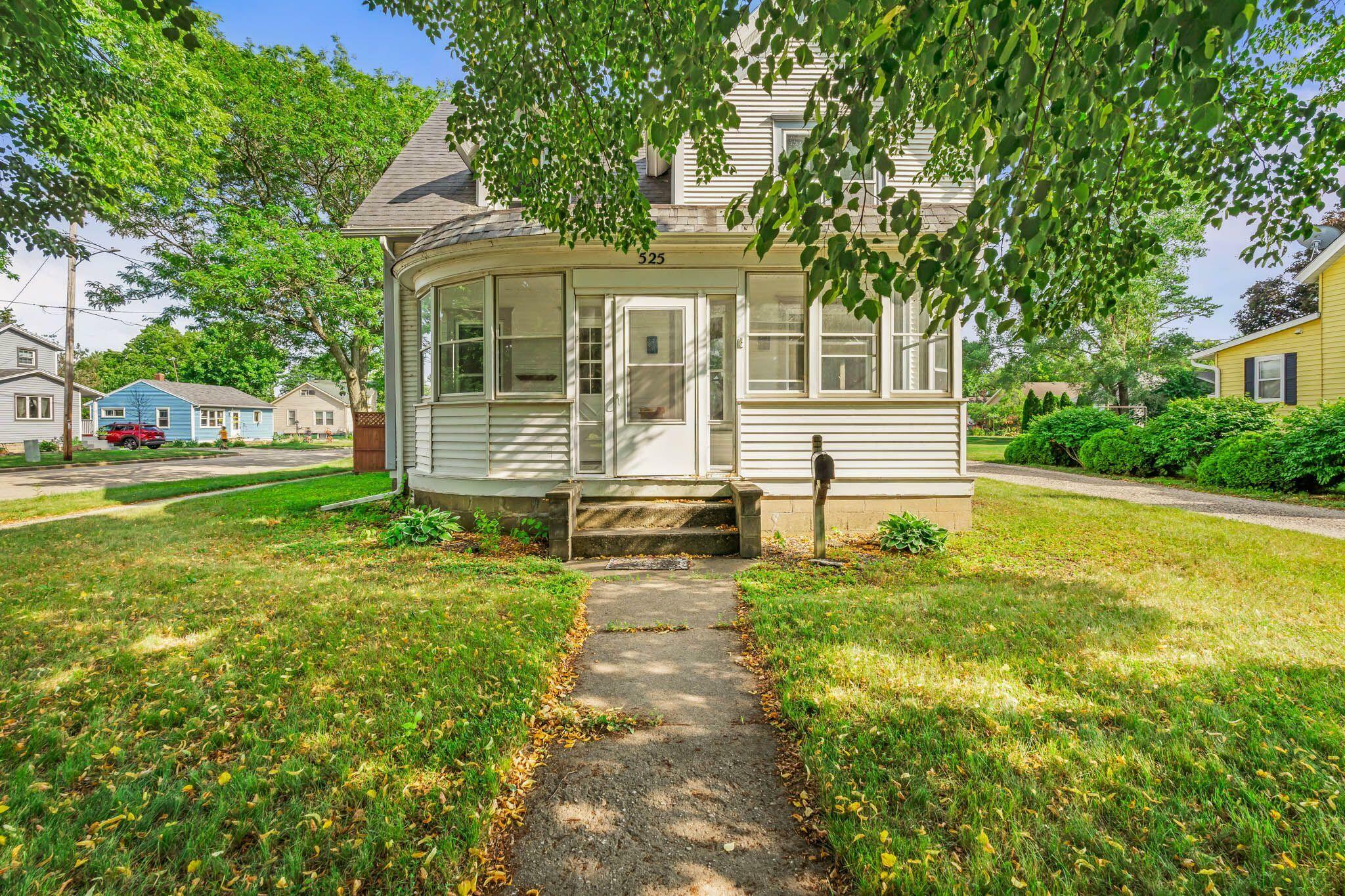 Property Photo:  525 Adams St  WI 53105 