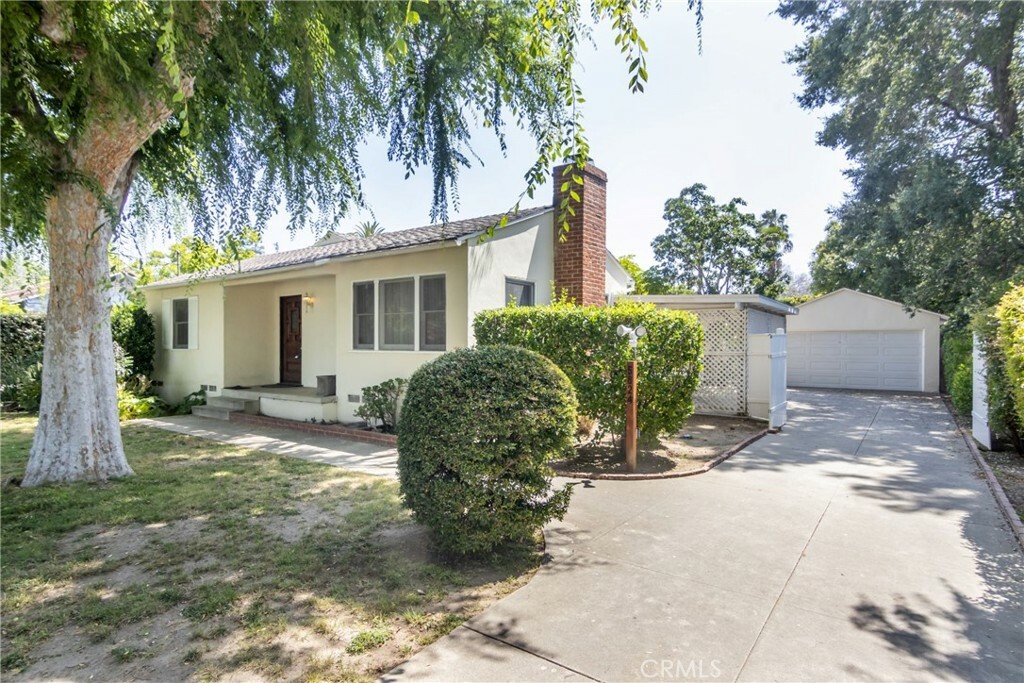 Property Photo:  5824 Matilija Avenue  CA 91401 