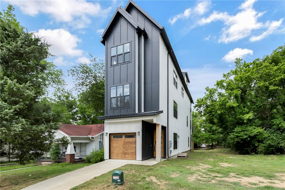 Property Photo:  307 S School Avenue  AR 72701 