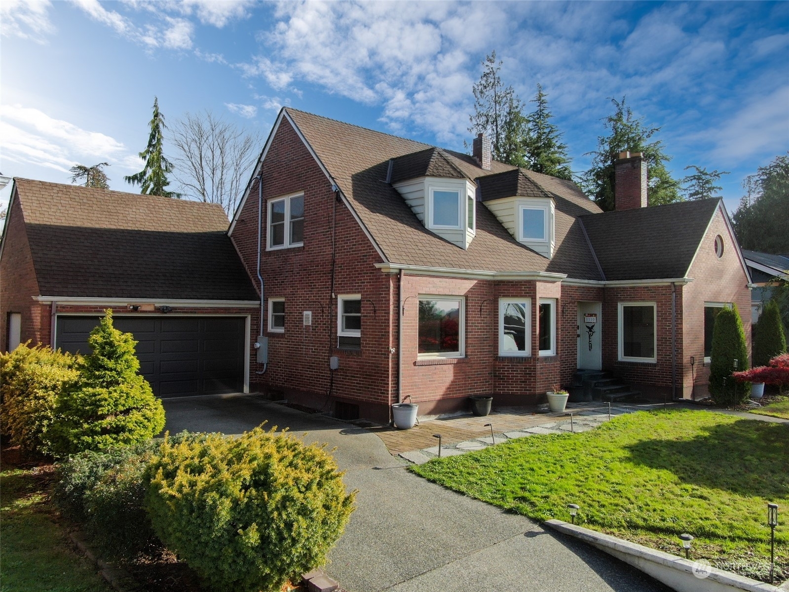 Property Photo:  1110 S 9th Street  WA 98274 