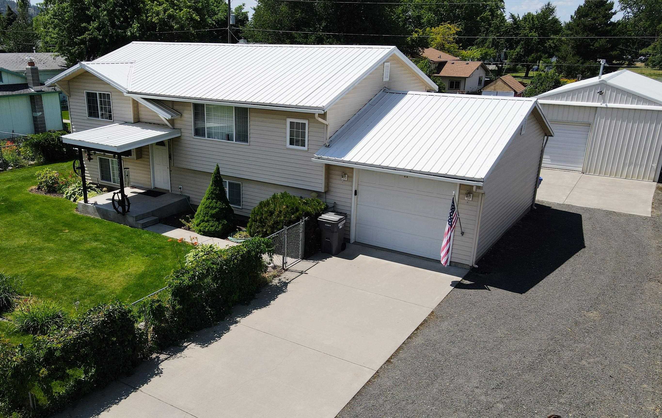 Property Photo:  5113 N N Eastland Dr  WA 99025 