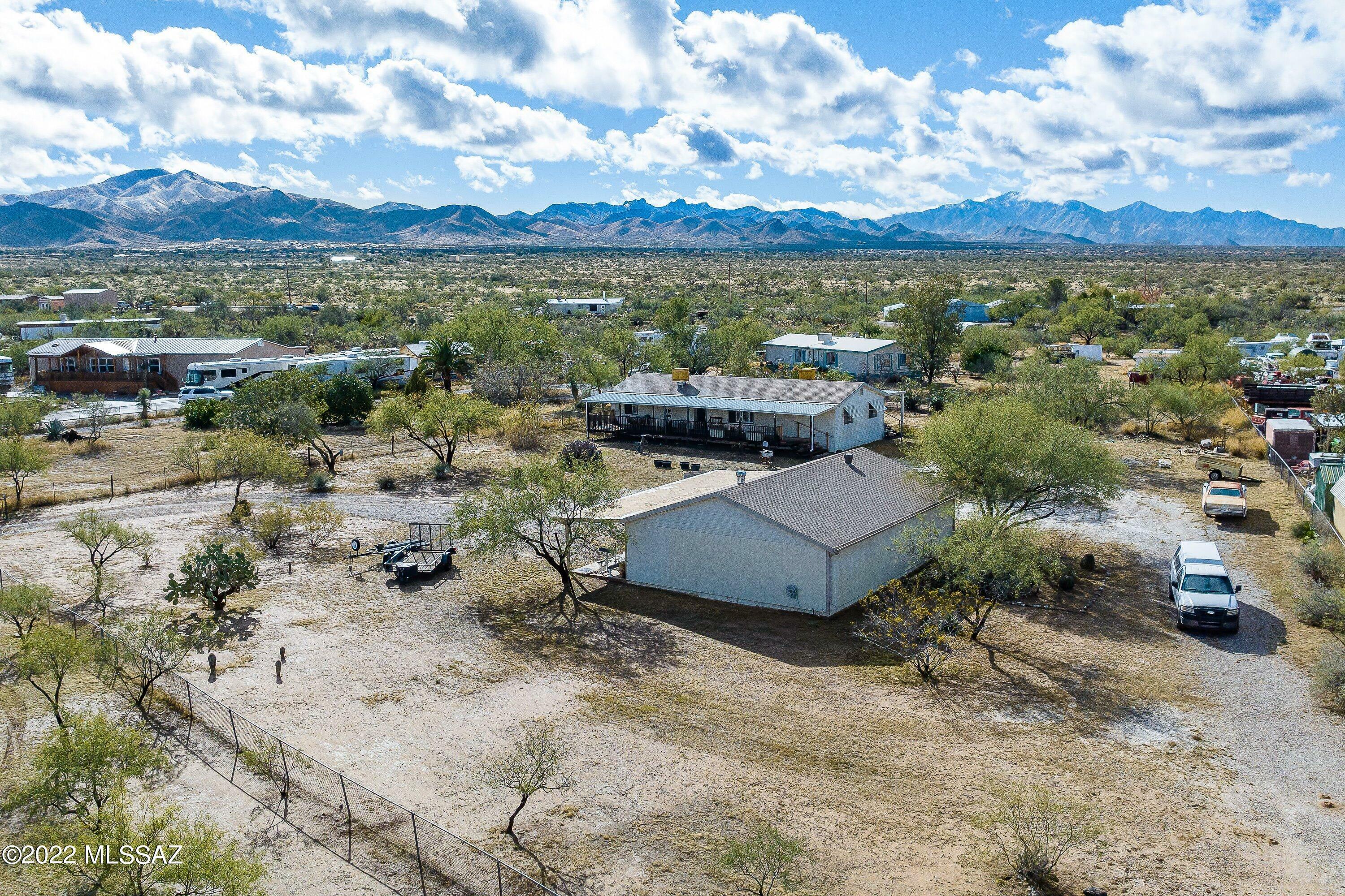 Property Photo:  175 W Camino Del Emperador  AZ 85641 