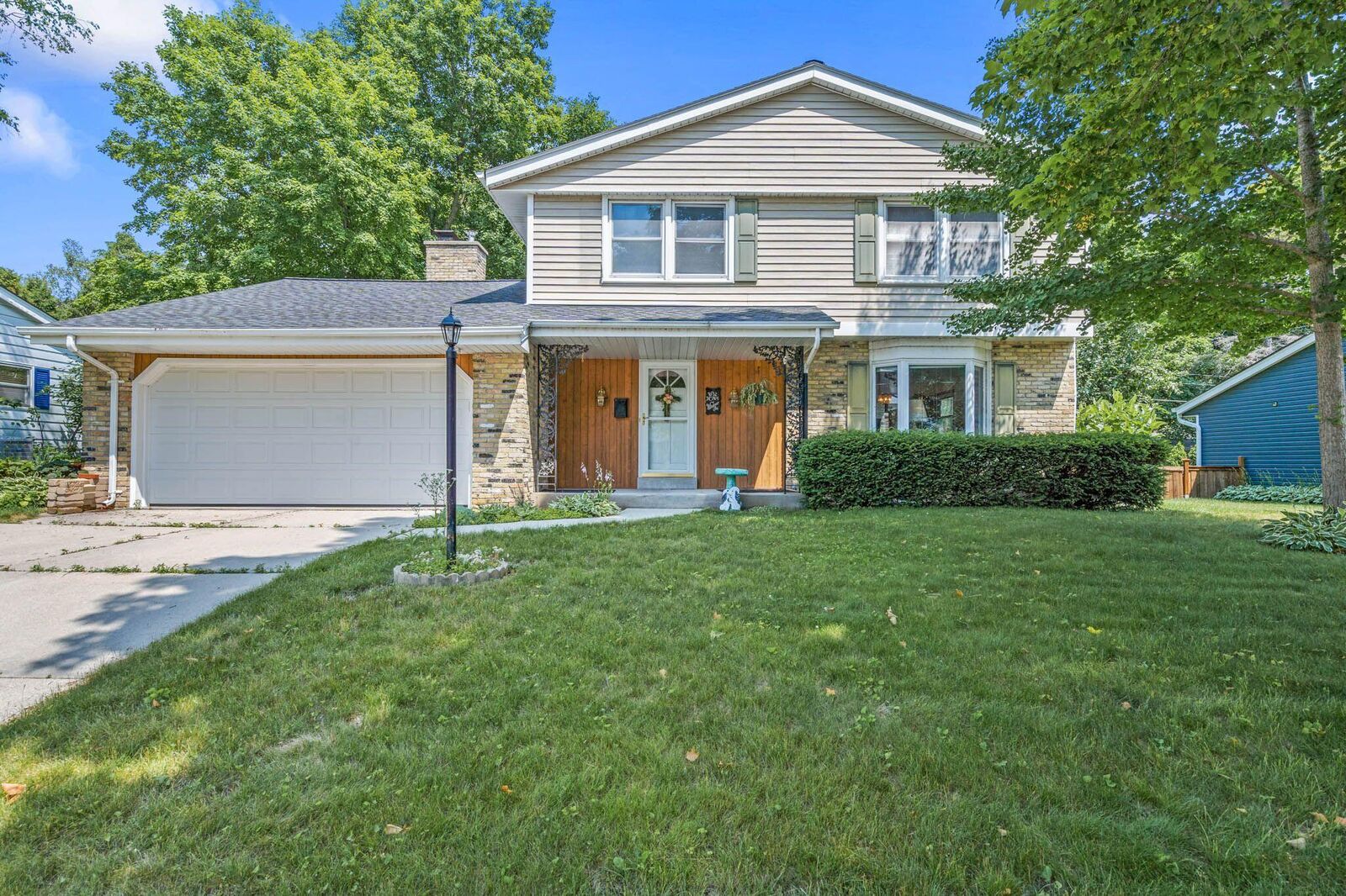 Property Photo:  W52n764 Windsor Dr  WI 53012 