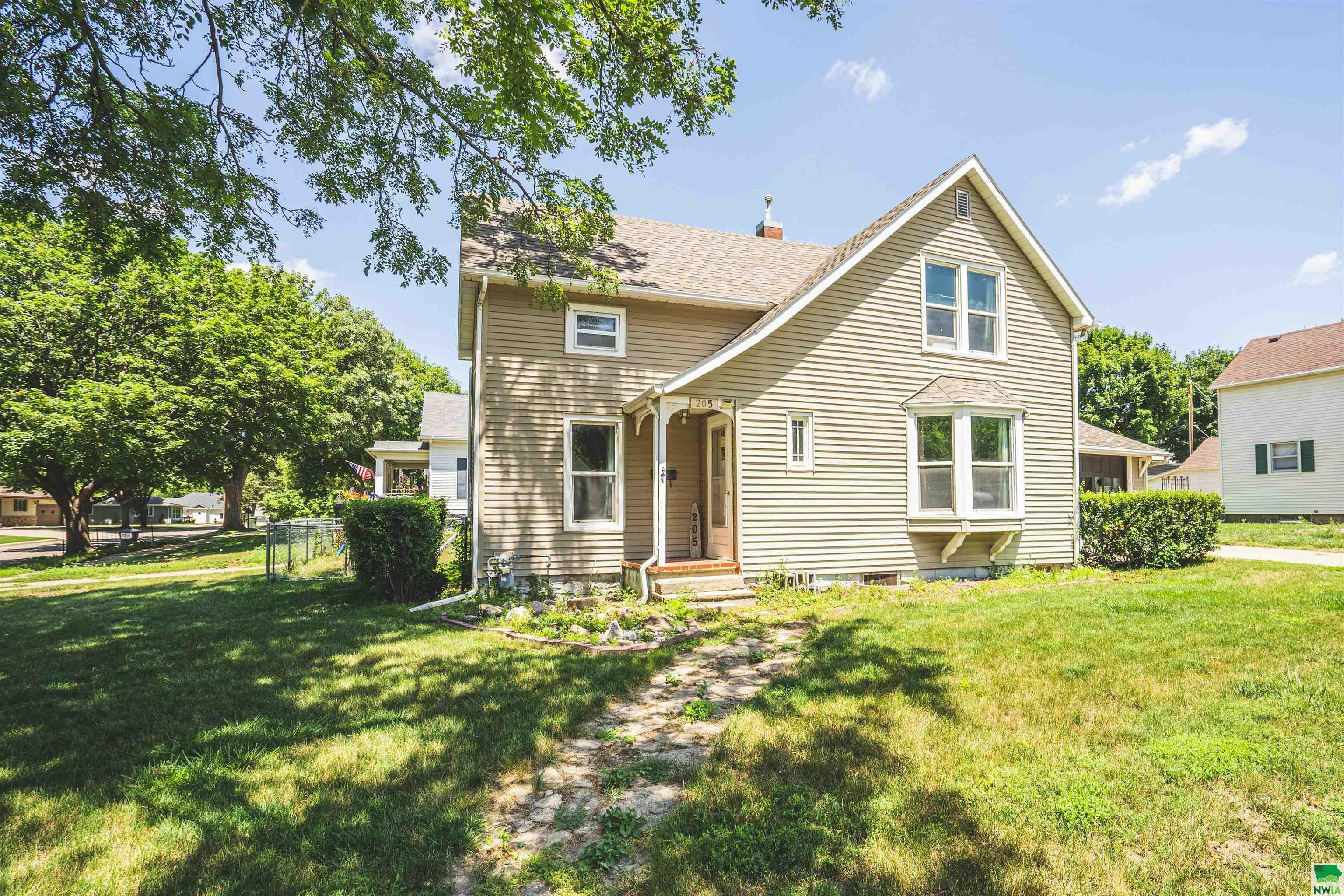 Property Photo:  205 7th St SE  IA 51031 