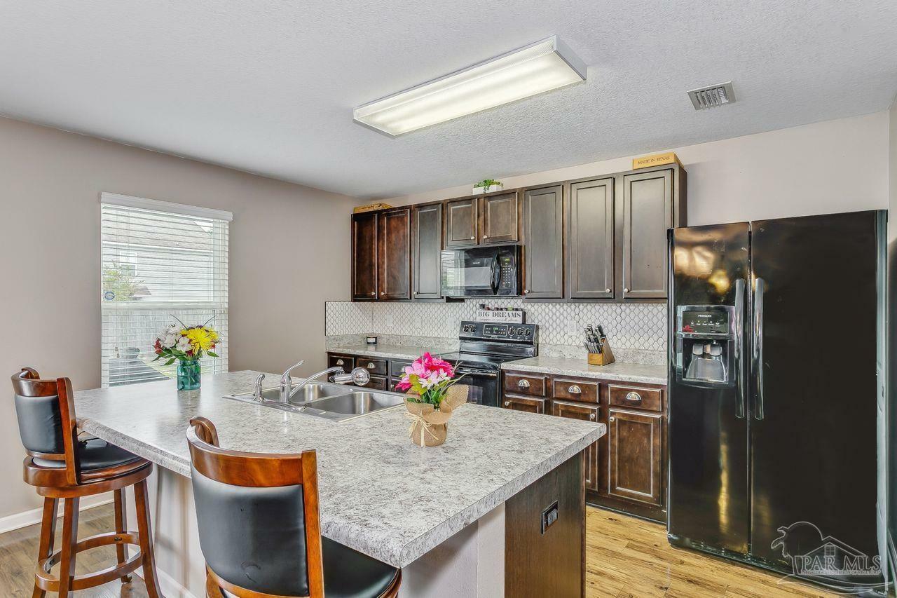 Property Photo: 5878 Bay Tree Ct FL 32570