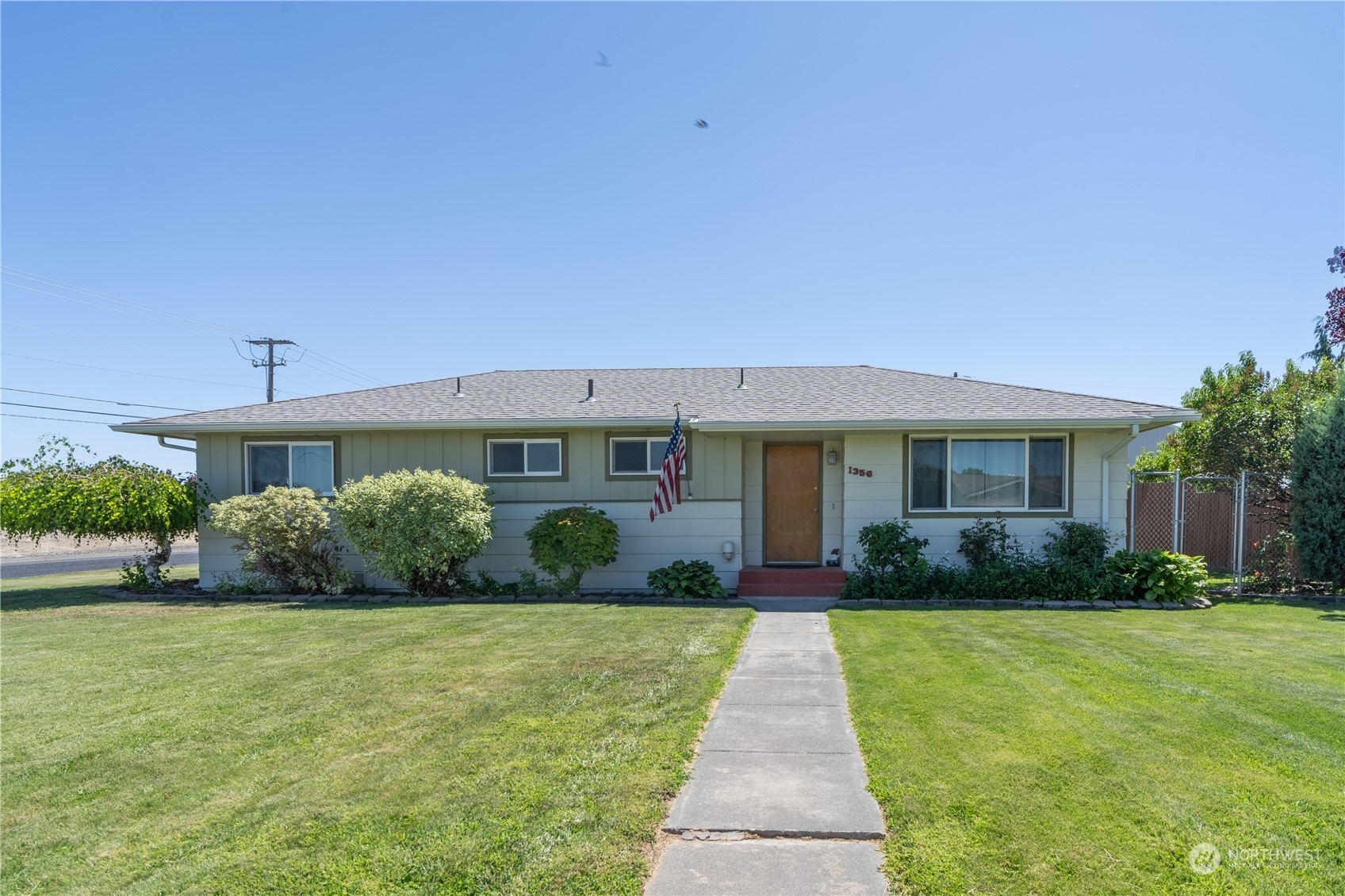 Property Photo:  1356 E Pine Street  WA 99344 