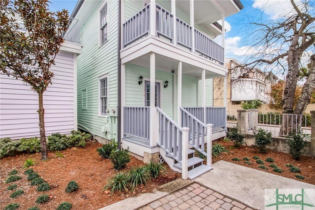 Property Photo:  301 W Henry Street B  GA 31401 