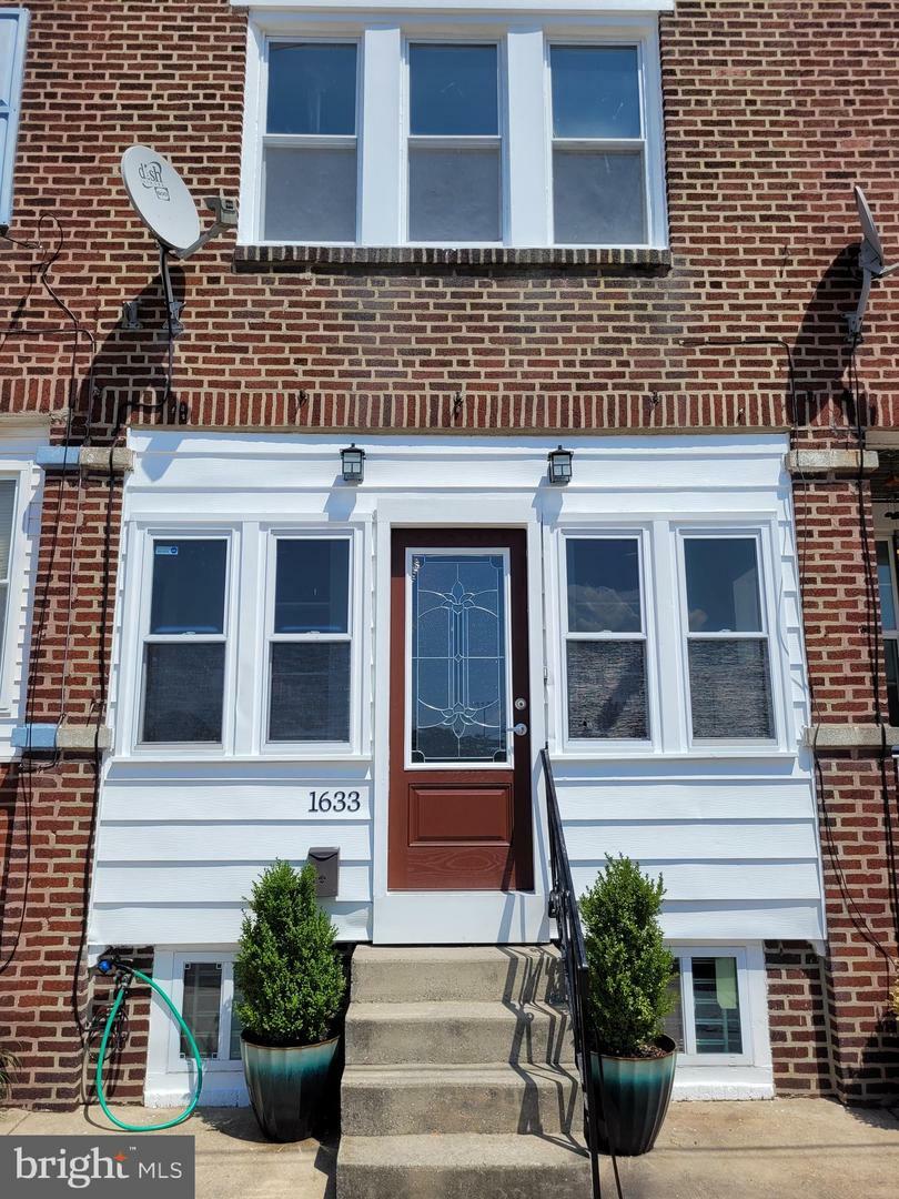 1633 S Dover Street  Philadelphia PA 19145 photo