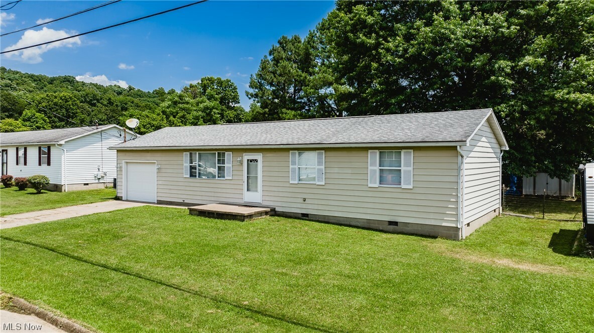 Property Photo:  513 E Maple Street  WV 26142 