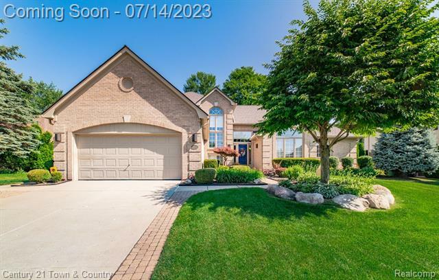 Property Photo:  6817 Muirfield Drive  MI 48316 