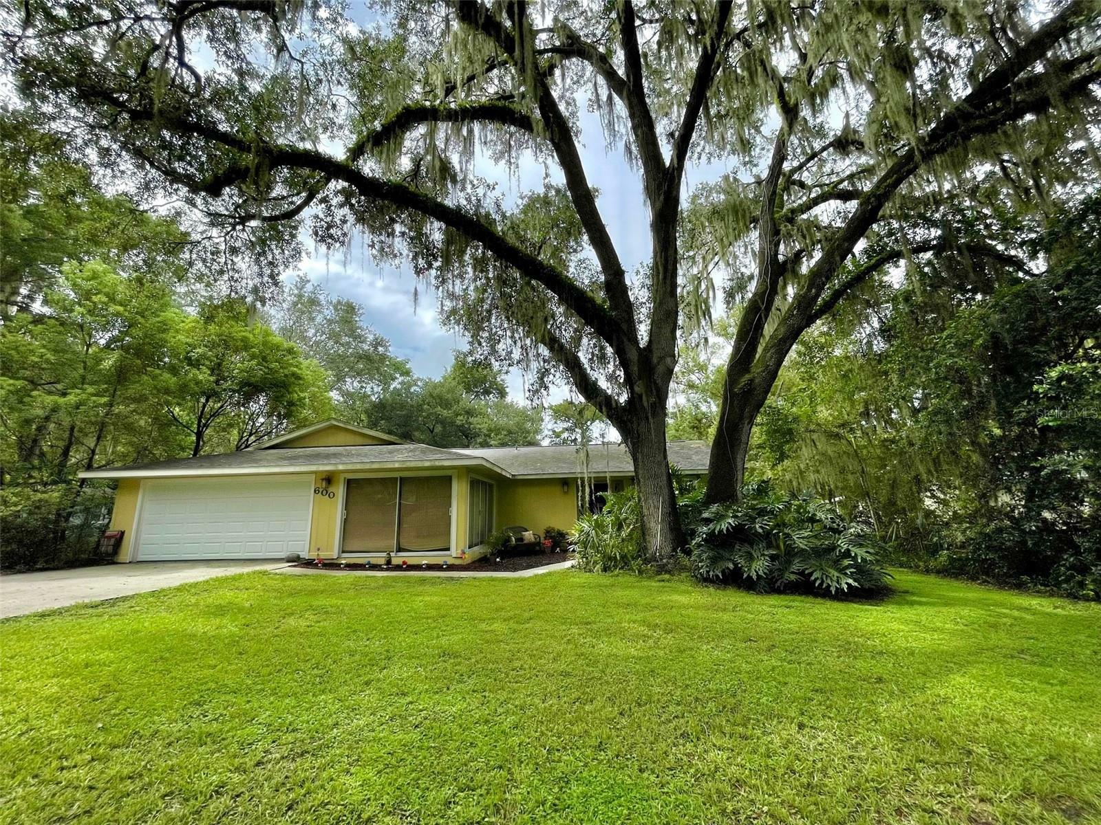 Property Photo:  600 Lake Street  FL 34731 