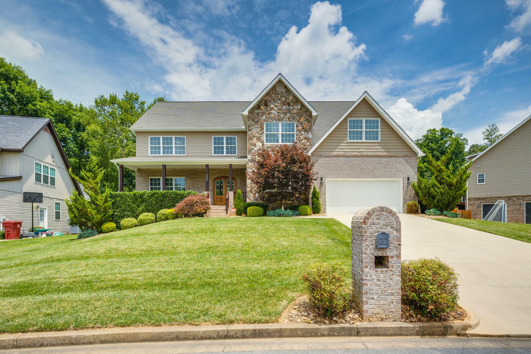 Property Photo:  426 Glen Oaks Drive  TN 37615 