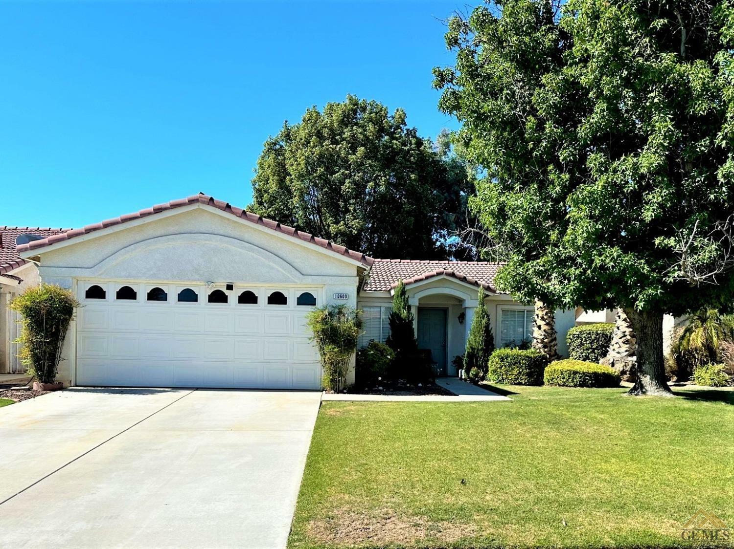 Property Photo:  10600 Petalo Drive  CA 93311 