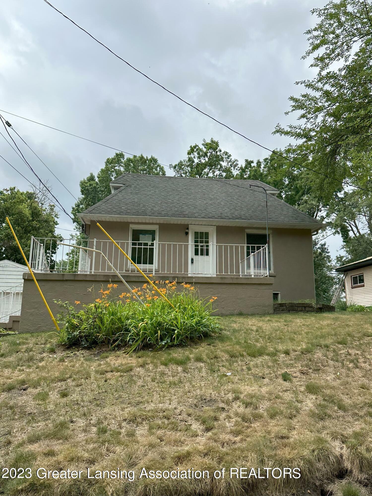 Property Photo:  659 W Fairfield Avenue  MI 48906 