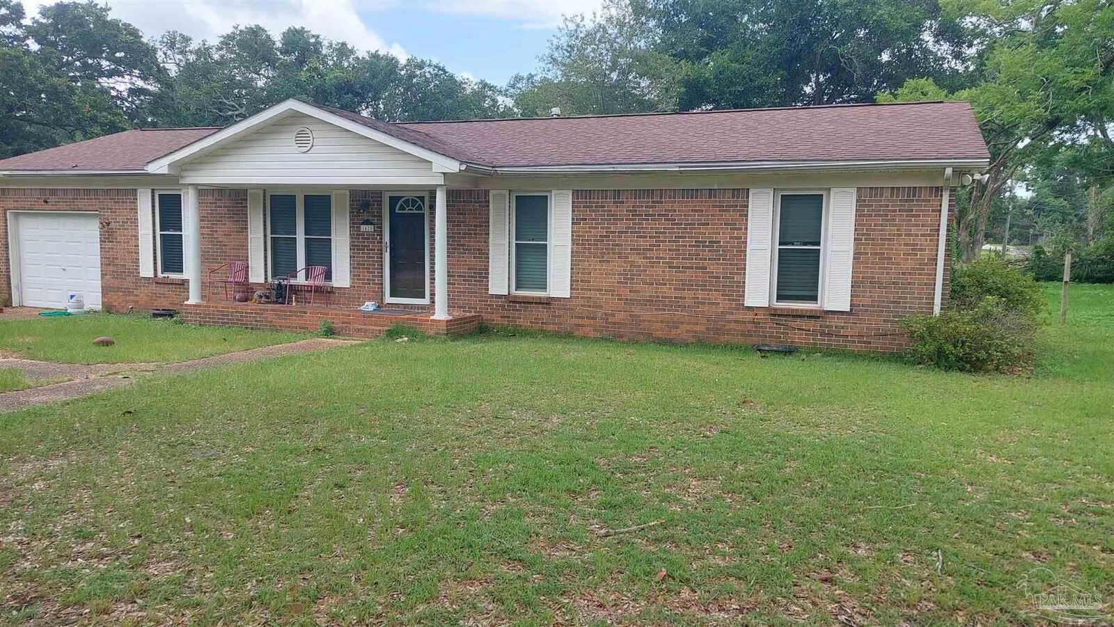 Property Photo:  1425 N F St  FL 32501 