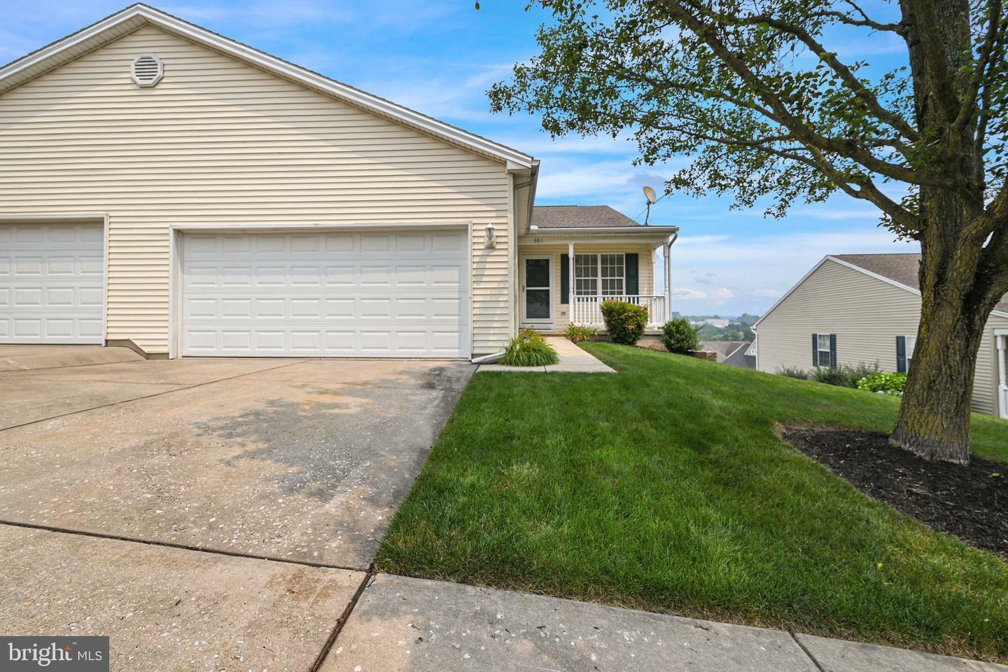 Property Photo:  6811 Seneca Ridge Drive  PA 17403 