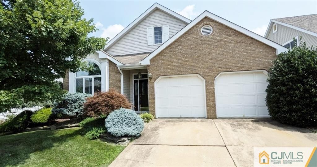 Property Photo:  18 Wintons Way  NJ 08831 