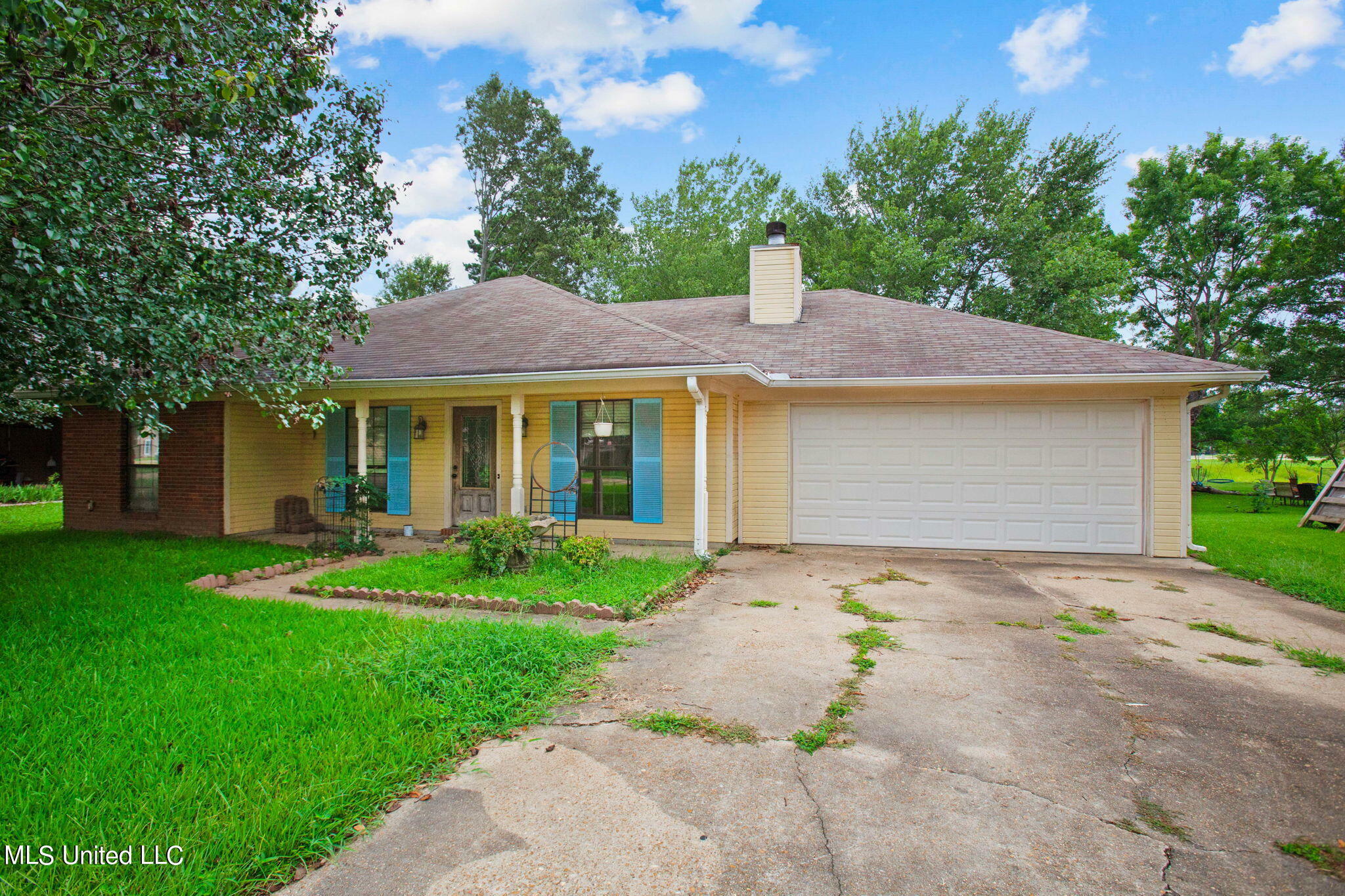 Property Photo:  400 Beaver Creek Drive  MS 39157 