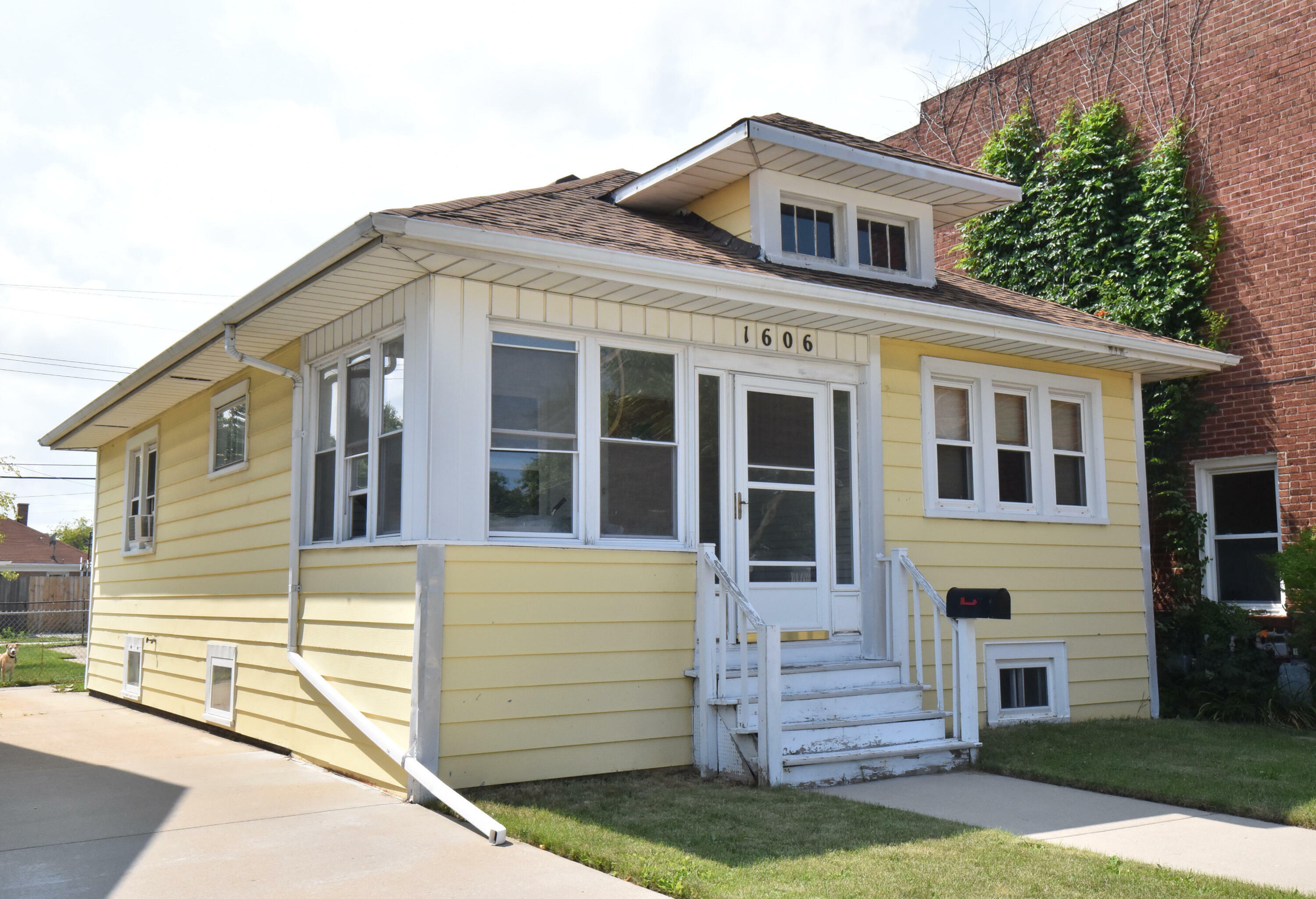 Property Photo:  1606 Grove Ave  WI 53405 