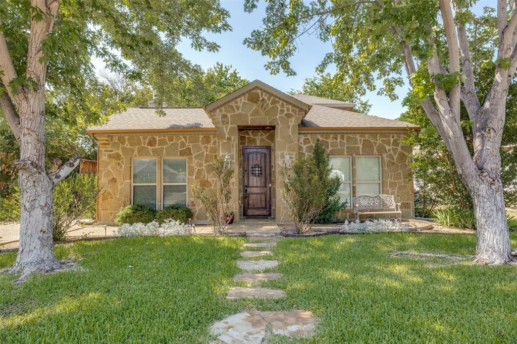 Property Photo: 2936 S Hills Avenue TX 76109