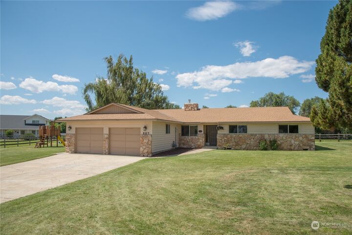 207 S Mount Daniels Drive  Ellensburg WA 98926 photo