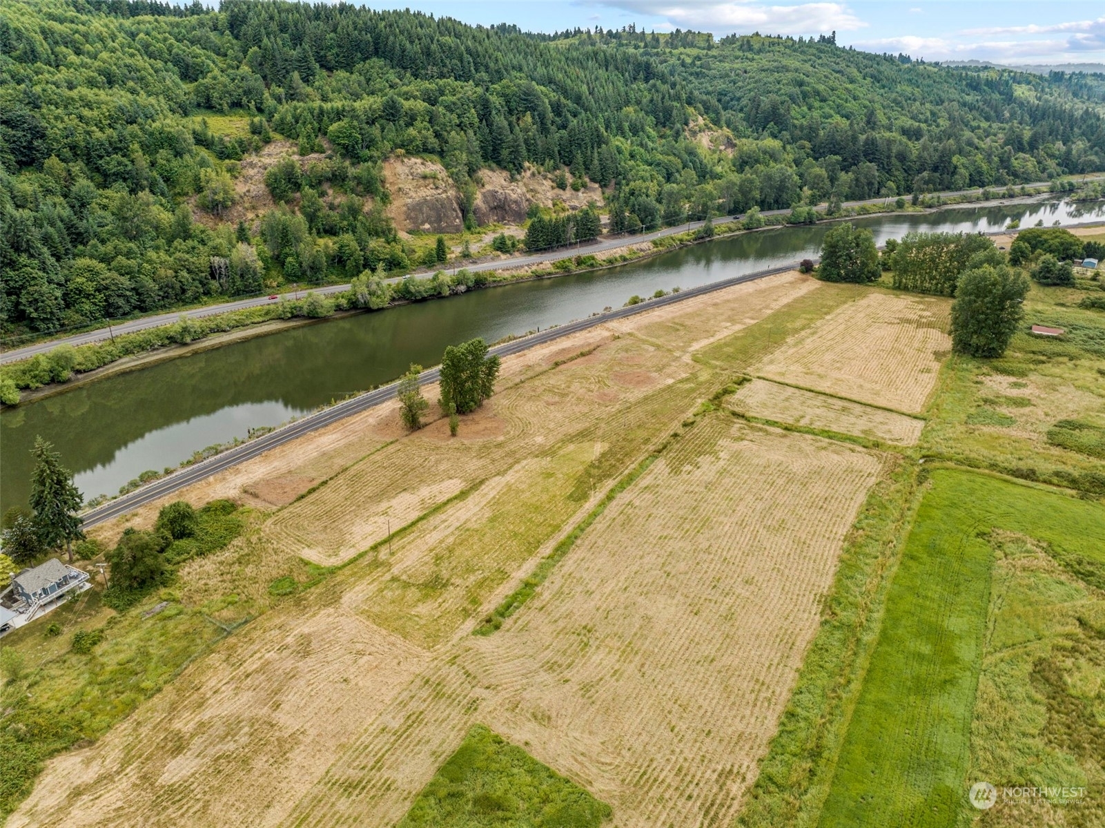 Property Photo: 1 Willow Grove Road WA 98632