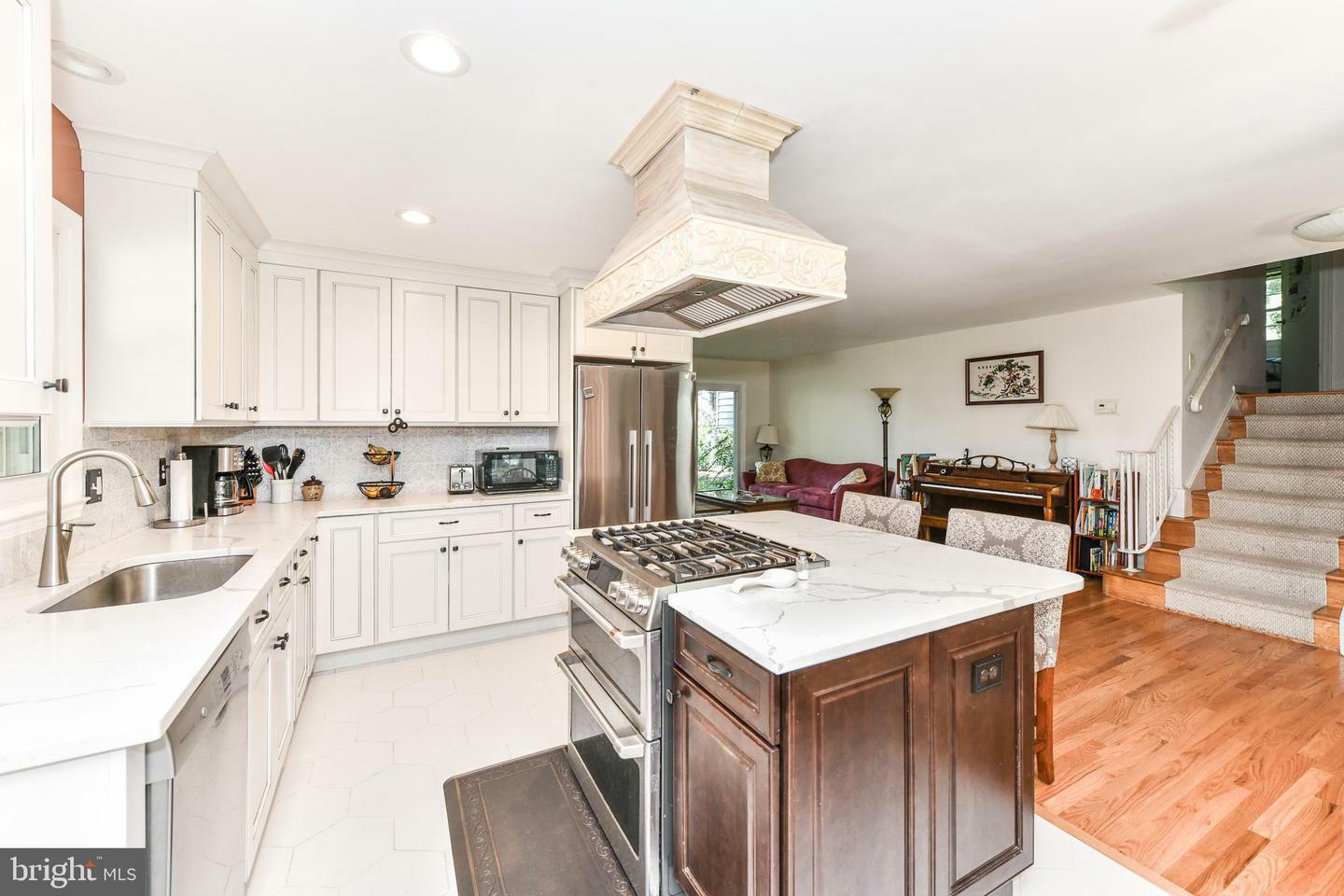 Property Photo: 4804 King Richard Drive VA 22003