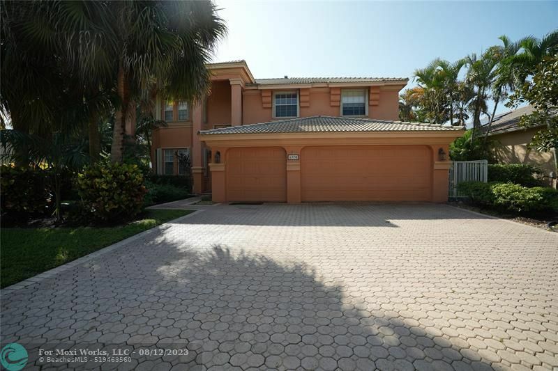 Property Photo:  6370 Stonehurst Cir  FL 33467 