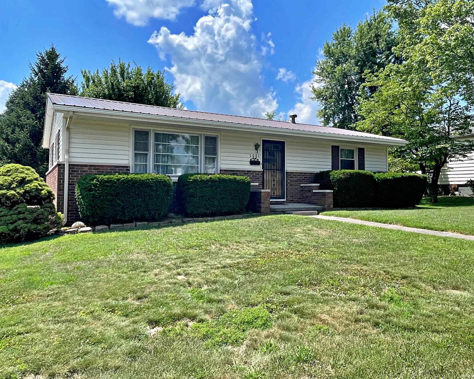 Property Photo: 1001 NE 6th Street IN 47501