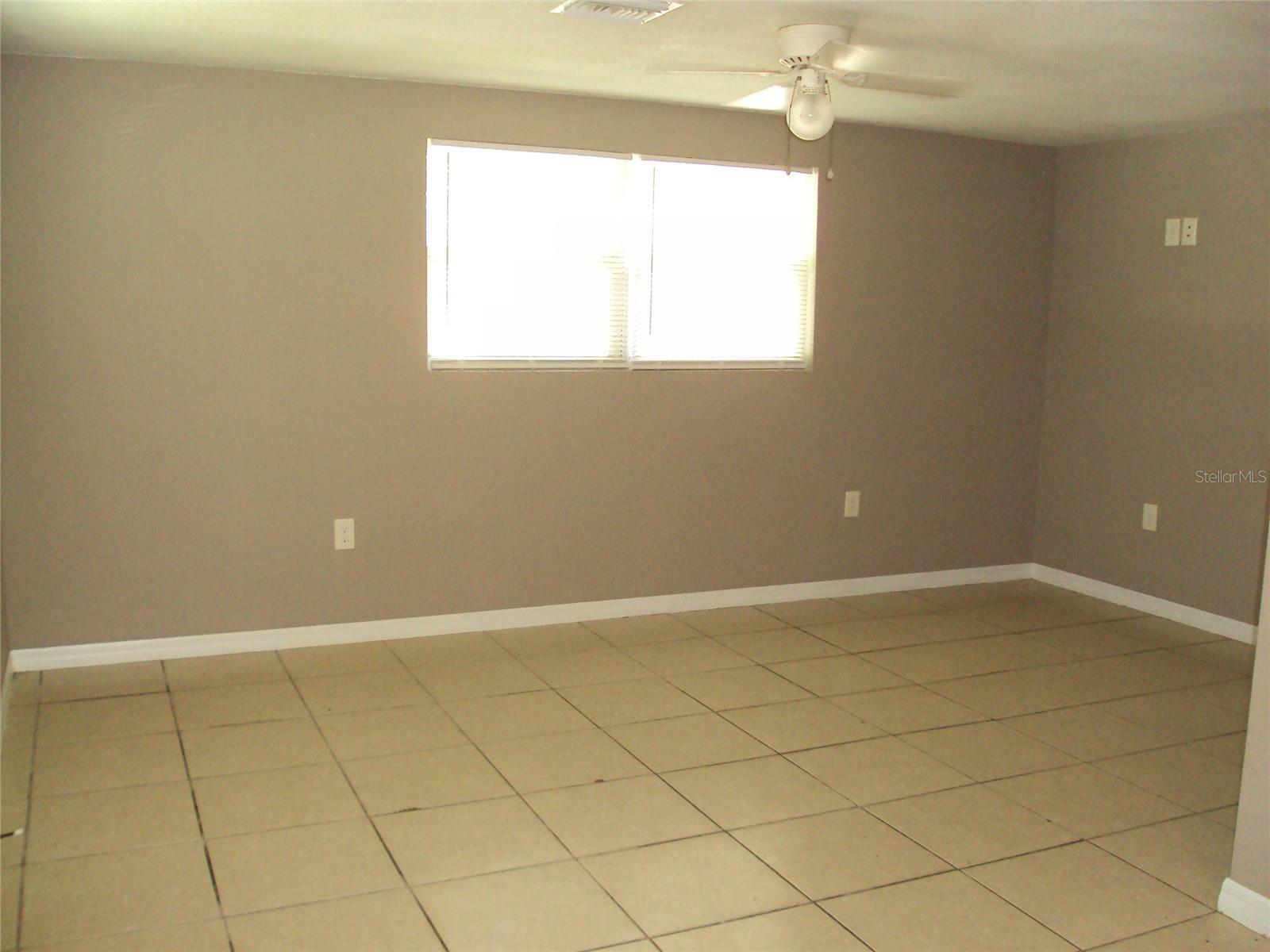 Property Photo:  1814 Bond Street  FL 33563 