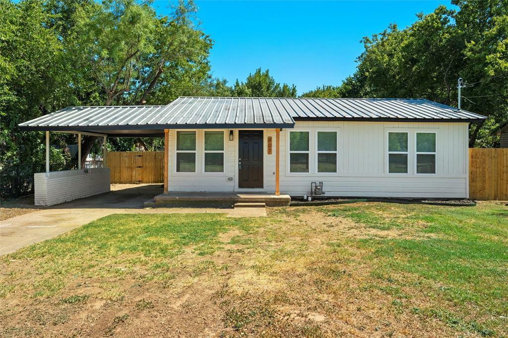 Property Photo:  907 13th Street  TX 76067 