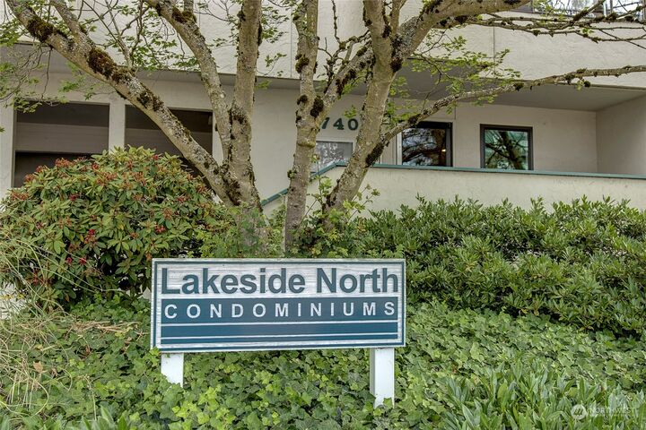 Property Photo: 1740 NE 86th Street 315 WA 98115