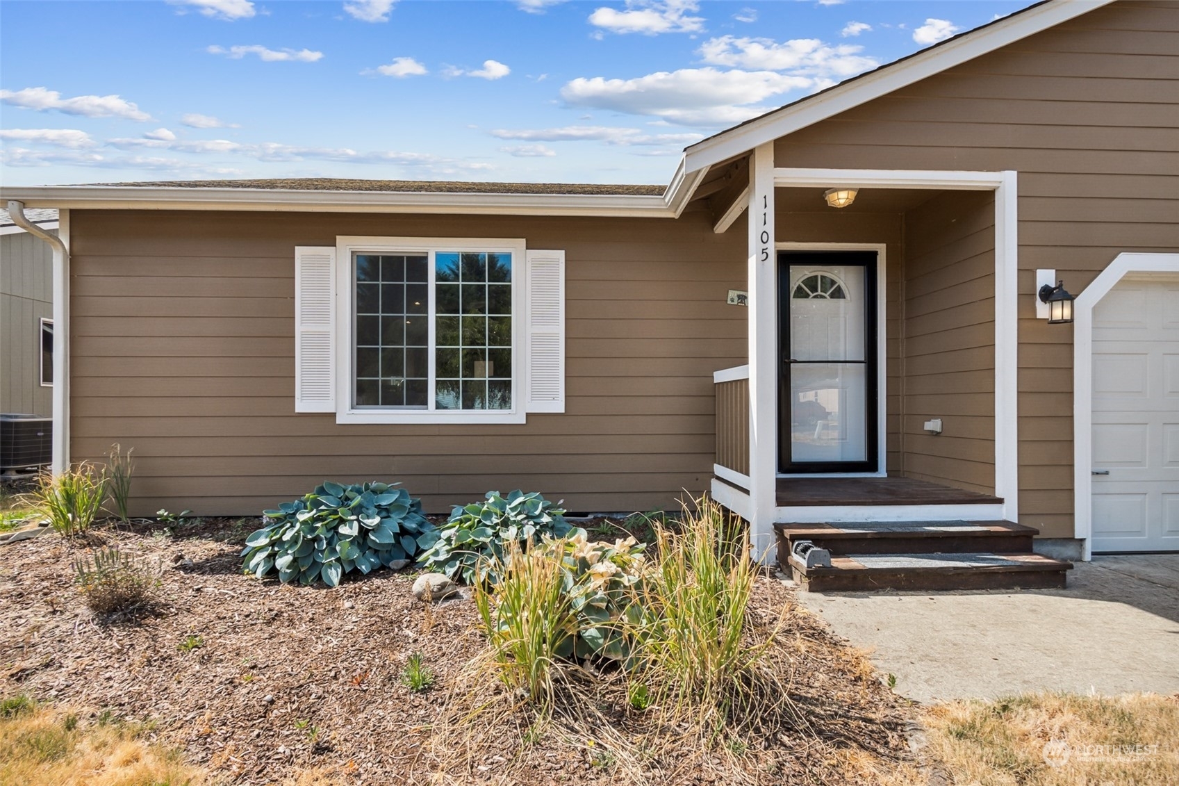 Property Photo: 1105 Lincoln Avenue E WA 98589