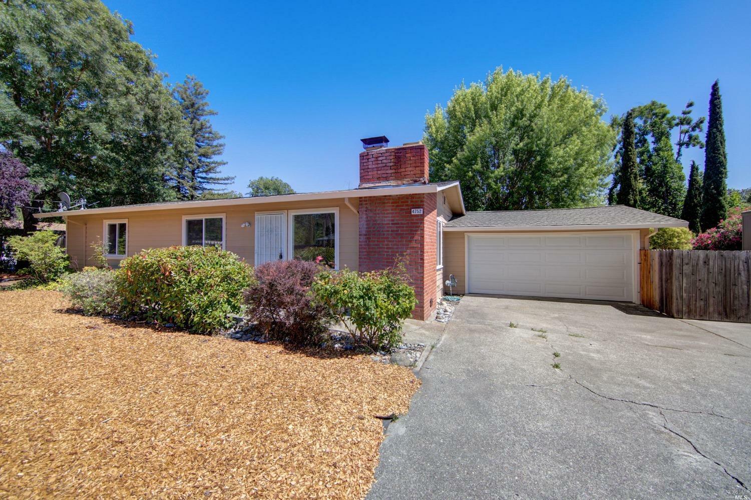 Property Photo:  4752 Rinconada Drive  CA 95409 