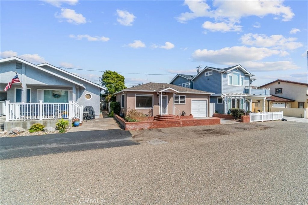 Property Photo:  327 Capistrano Avenue  CA 93449 