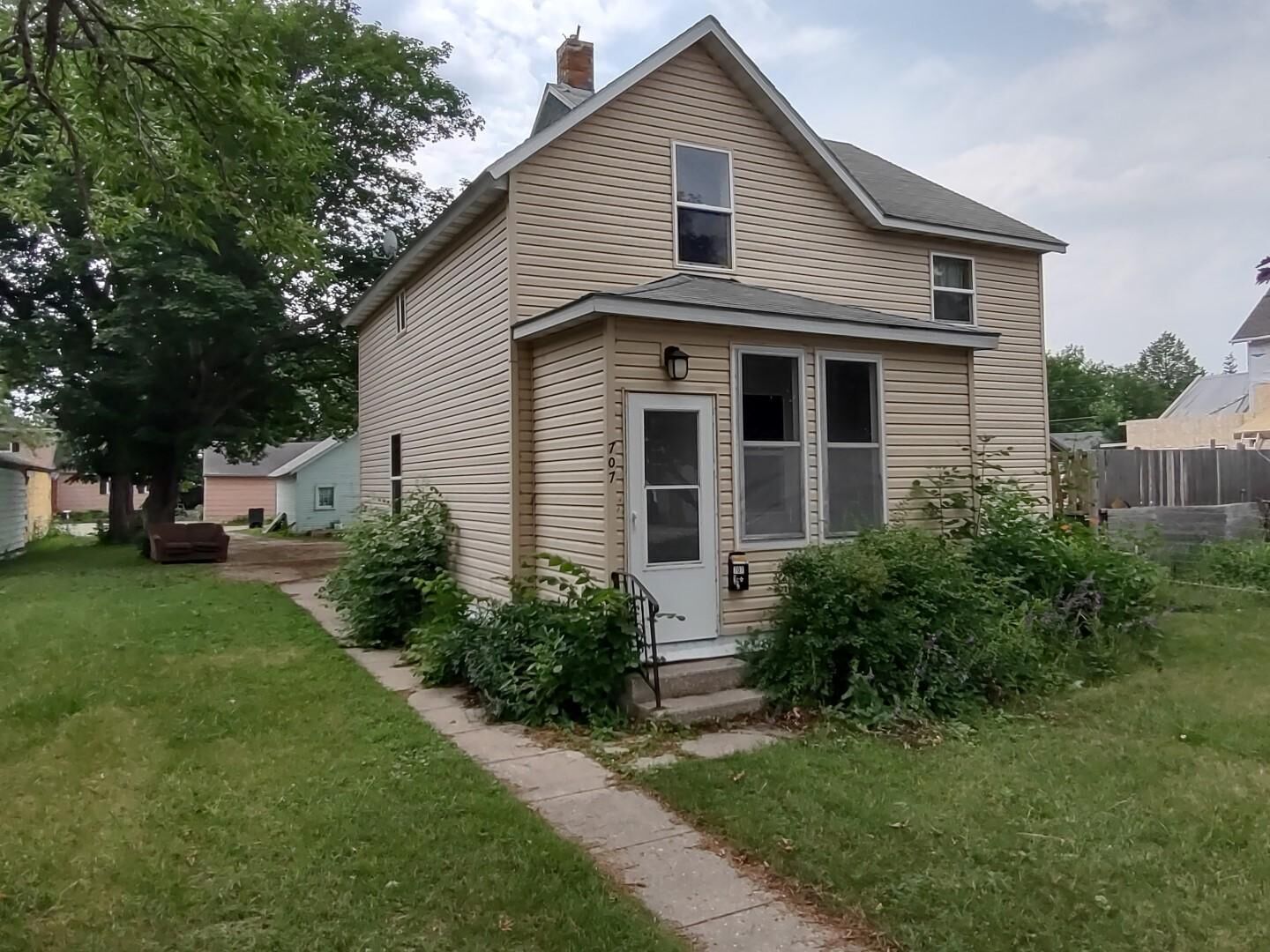 Property Photo: 707 Pacific Avenue MN 56267