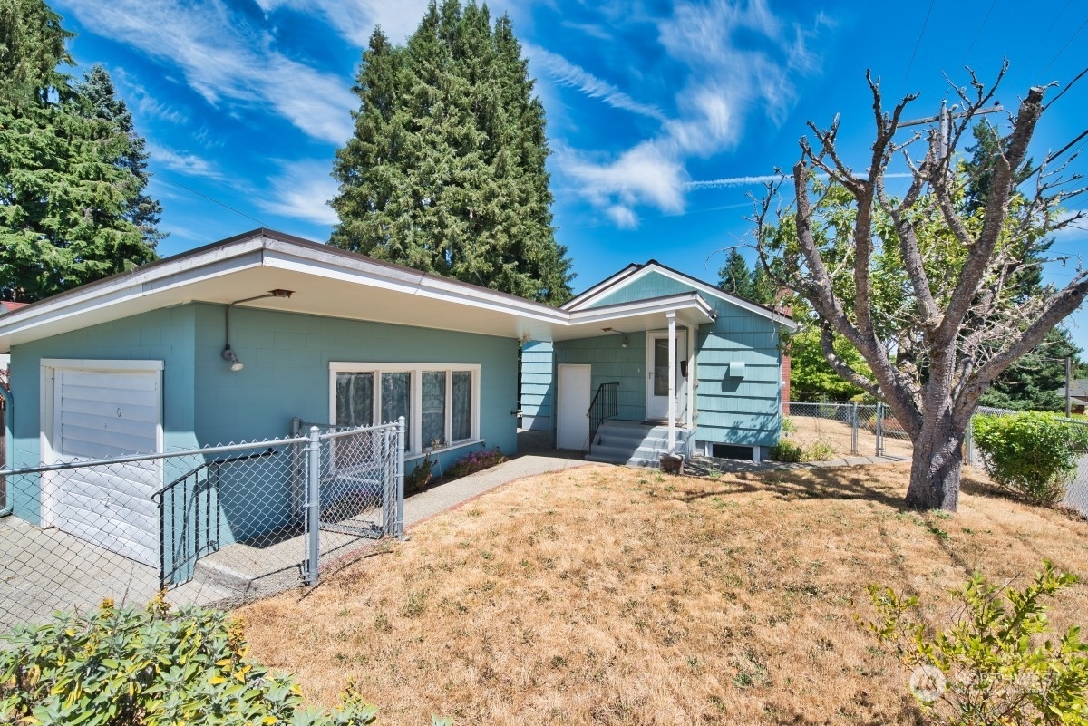 Property Photo:  2906 19th Street  WA 98312 