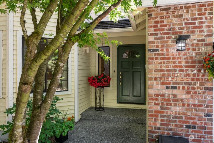 Property Photo: 2706 NE 184th Place WA 98155