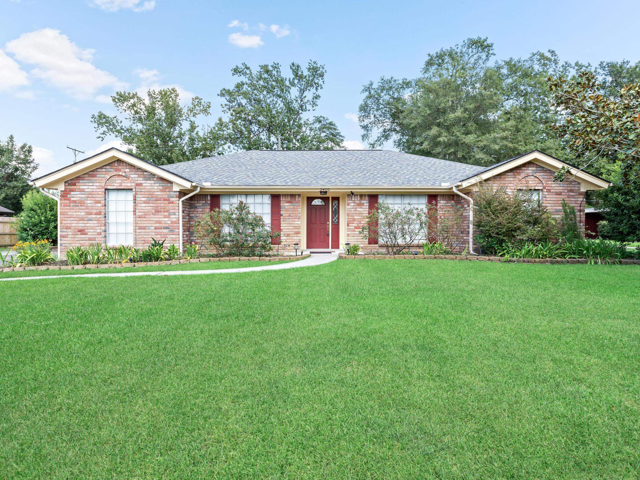 Property Photo:  2400 Fairway Dr  TX 77630 