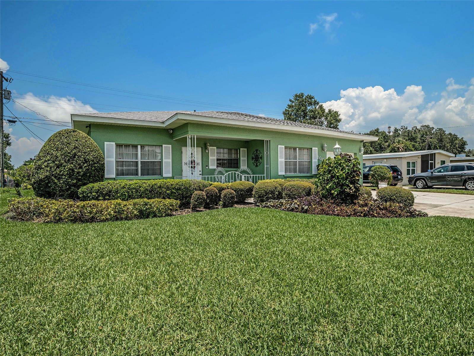 Property Photo: 1008 26th Street Court E FL 34221