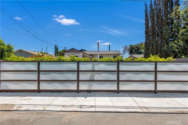 Property Photo: 7048 Bellaire Avenue CA 91605