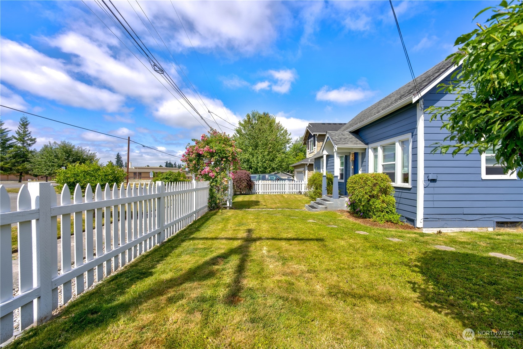 Property Photo:  811 E 1st Street  WA 98223 